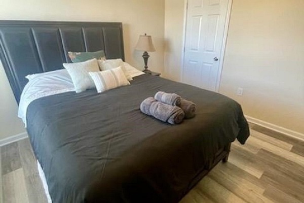 4 dormitoris, planxa i posts de planxar, wifi i roba de llit