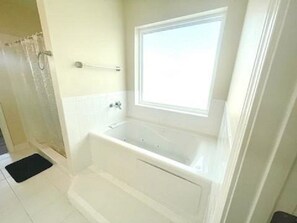 Shower, jetted bath, hair dryer, towels
