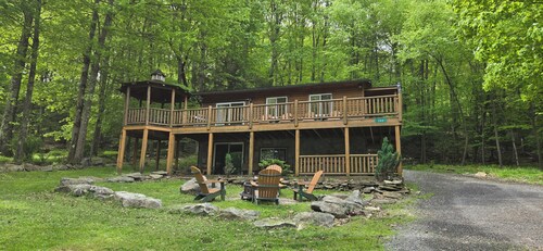 Dog-Friendly Deep Creek Retreat w/ Hot Tub