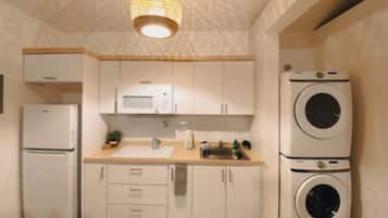 Fridge, microwave, stovetop, coffee/tea maker