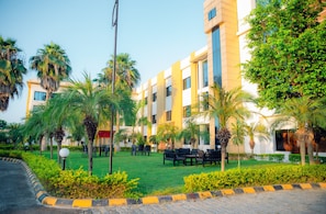 Free self parking - Bodhi Redsun – Gateway to Lumbini, Comfort in Bhairahawa (Basantapur)