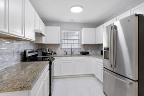 Private kitchen - 3 Bedroom Home near Downtown Dallas (Dallas)