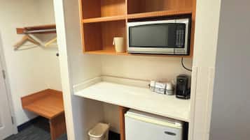 書桌、手提電腦工作空間、熨斗/熨衫板、免費 Wi-Fi