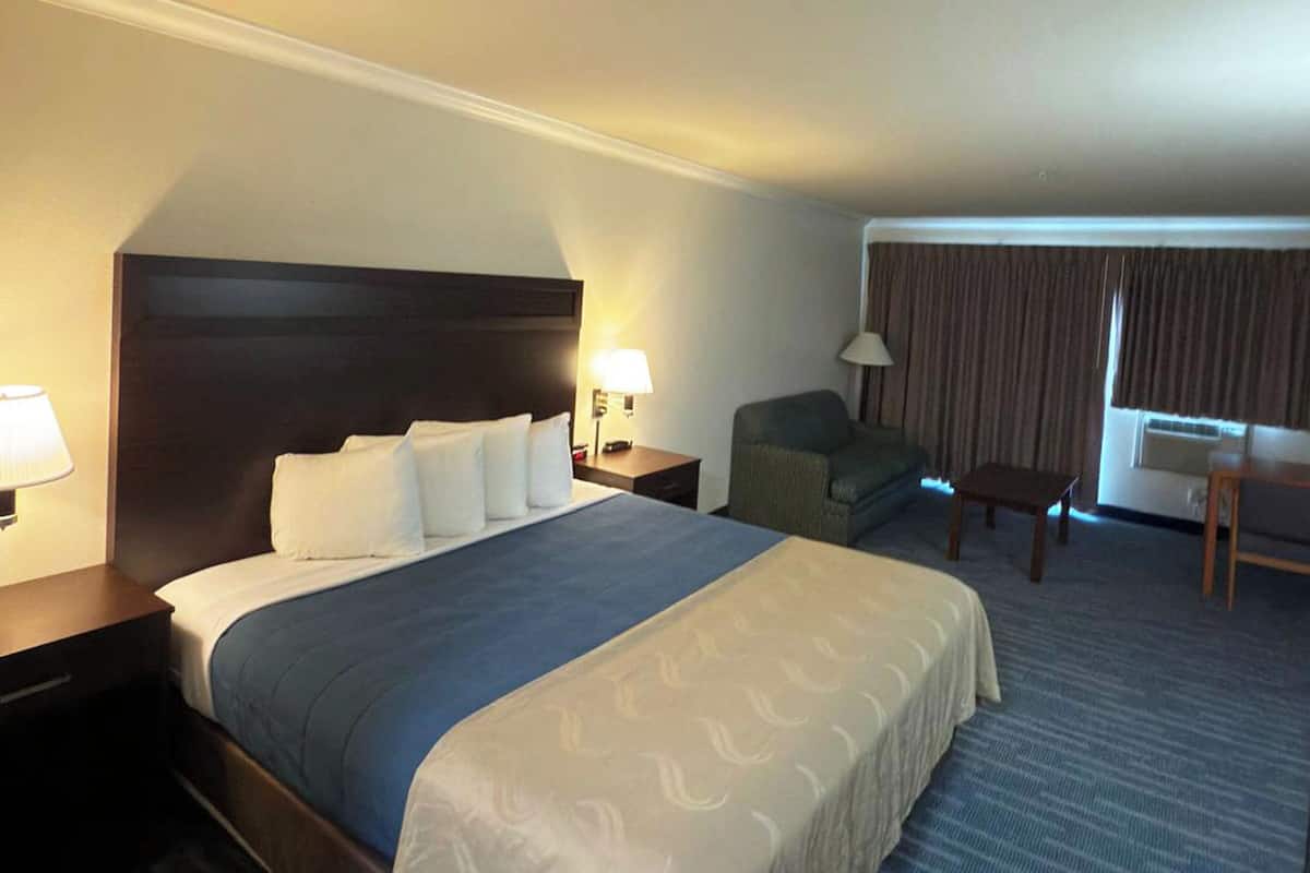 Desk, laptop workspace, iron/ironing board, free WiFi
