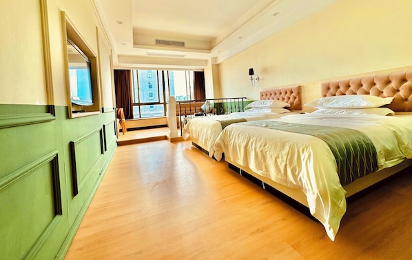 Desk, laptop workspace, iron/ironing board, free WiFi