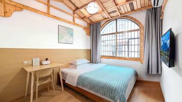 Comfort Double Room, 1 Queen Bed | Individually decorated, blackout curtains, free WiFi