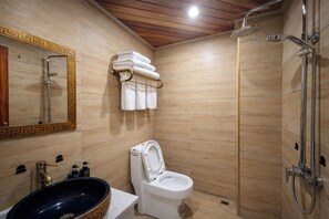 Shower, hair dryer, slippers, towels - Just waiting for you (Zhangjiajie)