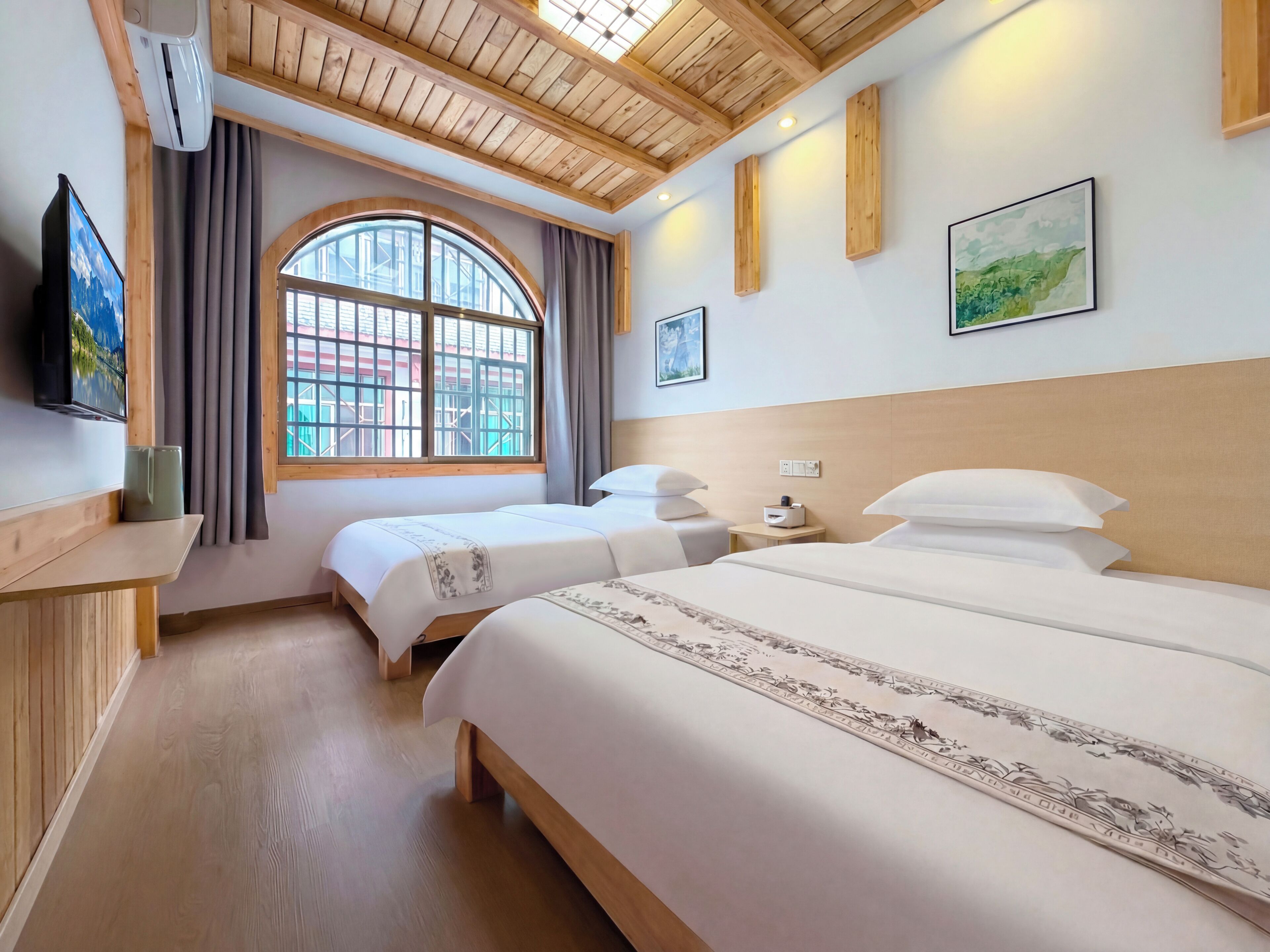 Quarto duplo conforto | Individualmente decorados, cortinas blackout, Wi-Fi de cortesia