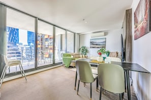 Living area - StayAU Leisure 2BR Modern CBD Apt (Melbourne)