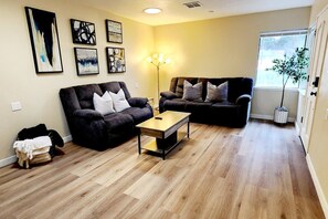 Smart TV - Bright Modern 2BR Near Santana Row (San Jose)