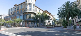 Bright Modern 2BR Near Santana Row
