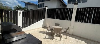 House with pool in Coronado, 5 minutes from the beach club at the edge of the beach.