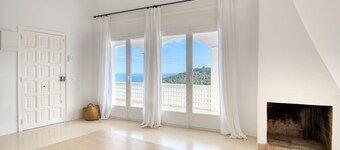 CALMA: Spectacular holiday rental villa with private pool and sea views in Sa Riera, Begur.