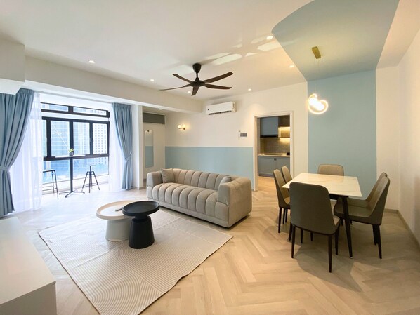 TV - Charming 3-bedroom apartment in Kuala Lumpur with AC, WiFi (Kuala Lumpur)