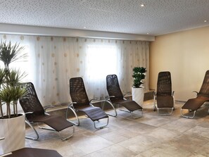 Interior - Studio with a balcony, a shared sauna and a gym (Piesendorf)