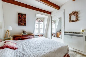 2 bedrooms, desk, iron/ironing board, WiFi - The Persian Lady - Vintage & Quiet - Latin Quarter (Paris)