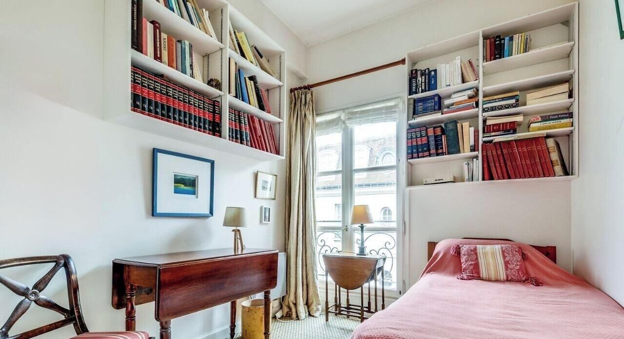 2 slaapkamers, een bureau, een strijkplank/strijkijzer, internet