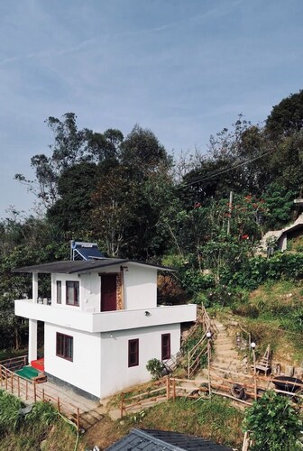 Unplug Kanthalloor Unwind & Indulge in Nature’s Bounty!”