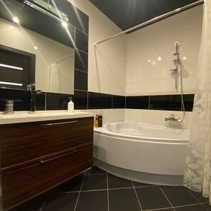 ベーシック アパートメント バルコニー シティビュー | バスルーム