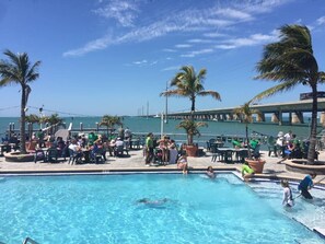 Pool - Vaca Cut w/60` dock, 4br/4ba, 2 kitchens (Marathon)