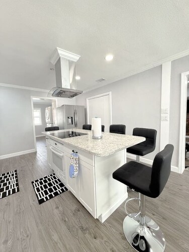 Spacious 5BR Beach Villa -1 Minute to Beach