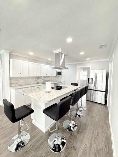 Spacious 5BR Beach Villa -1 Minute to Beach