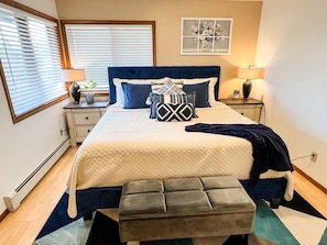 3 bedrooms, desk, iron/ironing board, travel crib