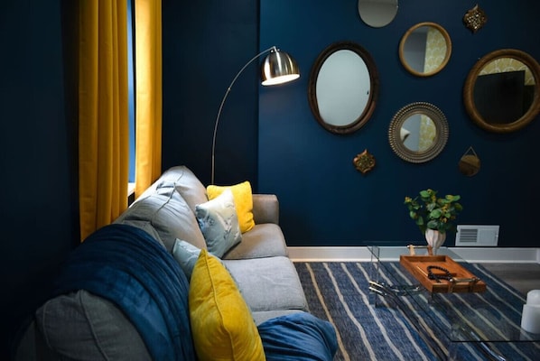 TV connectée, chaîne hi-fi, espaces bureaux