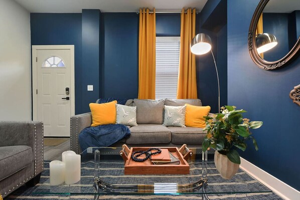 TV connectée, chaîne hi-fi, espaces bureaux