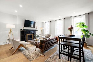 Interior - ★HostWise Stays★ Stylish War Streets Retreat | Easy Walk to Stadiums & Dining (Pittsburgh)