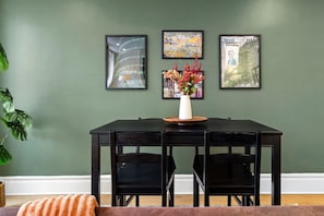 Dining - ★HostWise Stays★ Stylish War Streets Retreat | Easy Walk to Stadiums & Dining (Pittsburgh)
