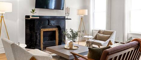 Smart TV, fireplace, stereo