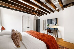 2 bedrooms, desk, iron/ironing board, travel crib