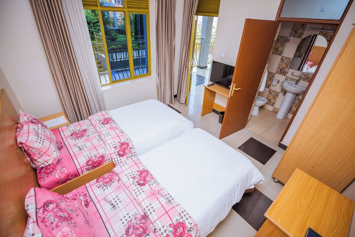 Classic Twin Room, Balcony | 1 bedroom, iron/ironing board, free WiFi