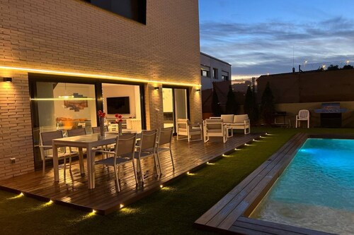 Spacious Holiday Home With Pool