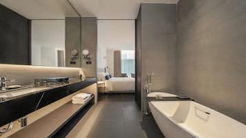 Enkeltrom – executive, byutsikt | Skrivebord, skrivebord for bærbar PC og wi-fi (inkludert)