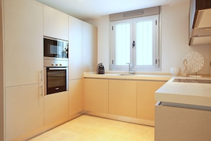 Comfort Apartment, 3 Bedrooms | Private kitchen | Fridge, microwave, oven, dishwasher