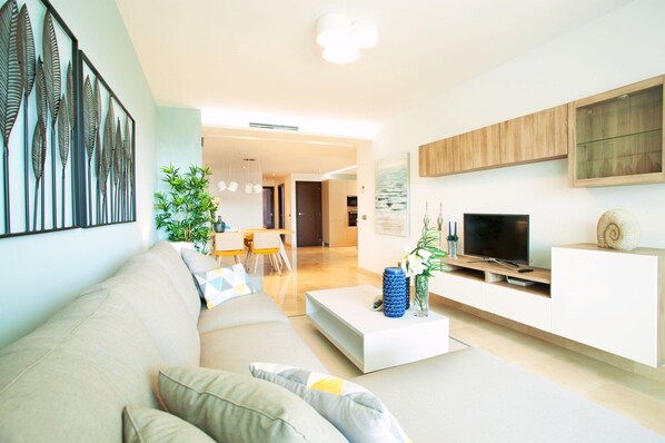 Comfort Apartment, 3 Bedrooms | Living area