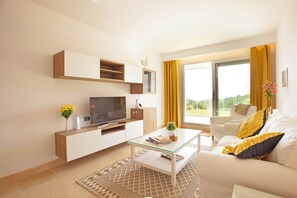 Classic Apartment, 2 Bedrooms | Living room