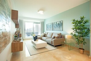 Comfort Apartment, 3 Bedrooms | Living area