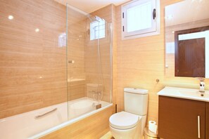 คอมฟอร์ทอพาร์ทเมนท์, 3 ห้องนอน | ห้องน้ำ | อ่างอาบน้ำ