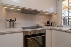 Classic Apartment, 2 Bedrooms | Private kitchen - Villa With Parking Space (Marbella)