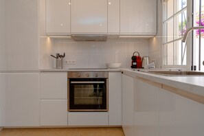 クラシック アパートメント 2 ベッドルーム | 専用キッチン | 冷蔵庫、電子レンジ、オーブン、食器洗い機