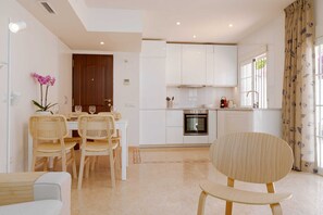 Appartement Classique, 2 chambres | Cuisine privée | Réfrigérateur, micro-ondes, four, lave-vaisselle