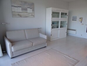 Apartamento clásico, 2 habitaciones | Sala de estar