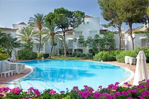 Outdoor pool - White Pearl Beach Elviria H1 (Marbella)