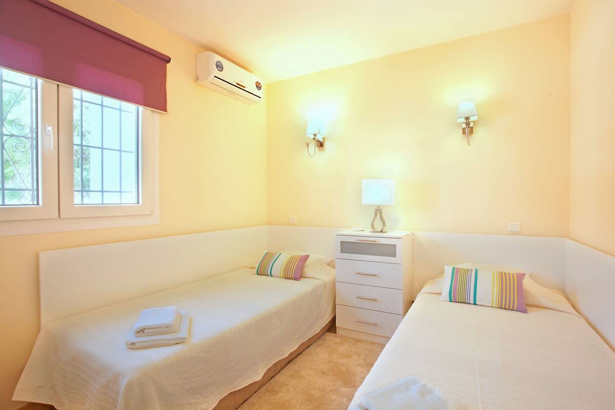 3 bedrooms, iron/ironing board