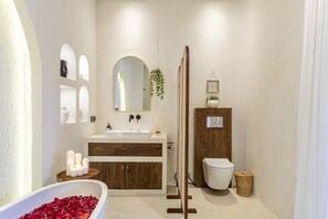 Sèche-cheveux, serviettes fournies