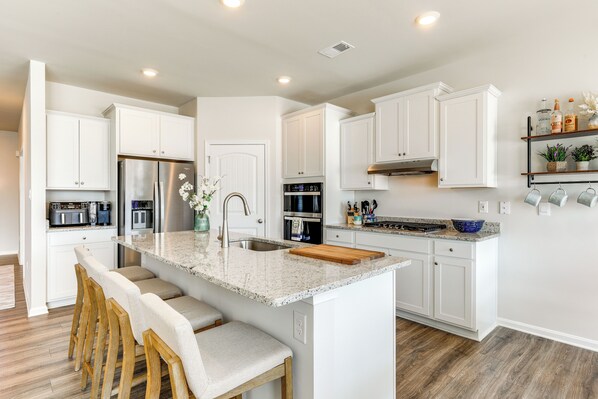 冷蔵庫、電子レンジ、コンロ、食器洗い機