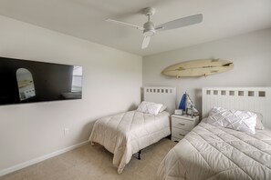 5 bedrooms, desk, iron/ironing board, travel cot